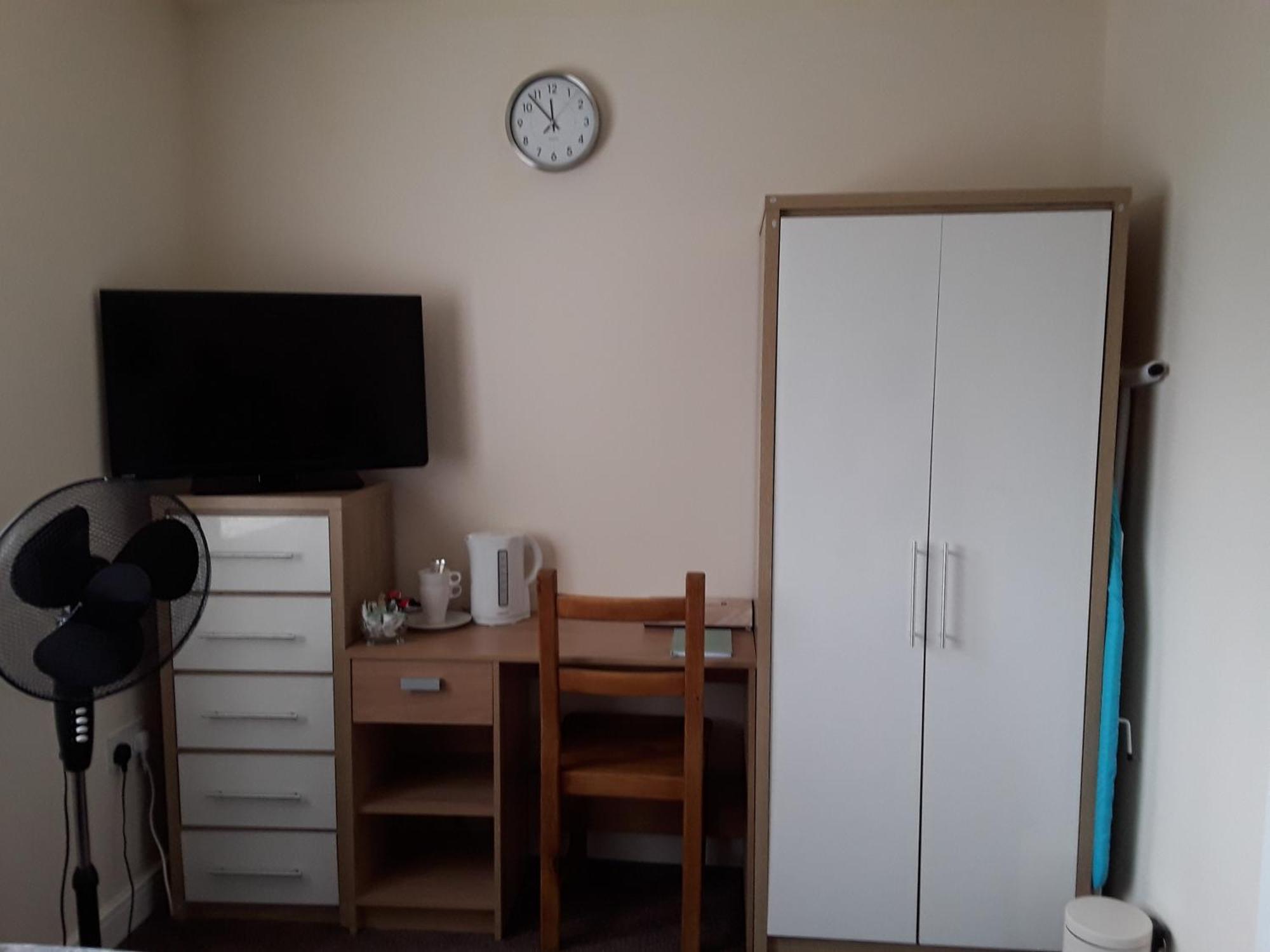 ברמינגהאם Hams Rest Place - Strictly Only One Guest Allowed In One Room A Second Accompanying Person Will Not Be Allowed Into The Property מראה חיצוני תמונה