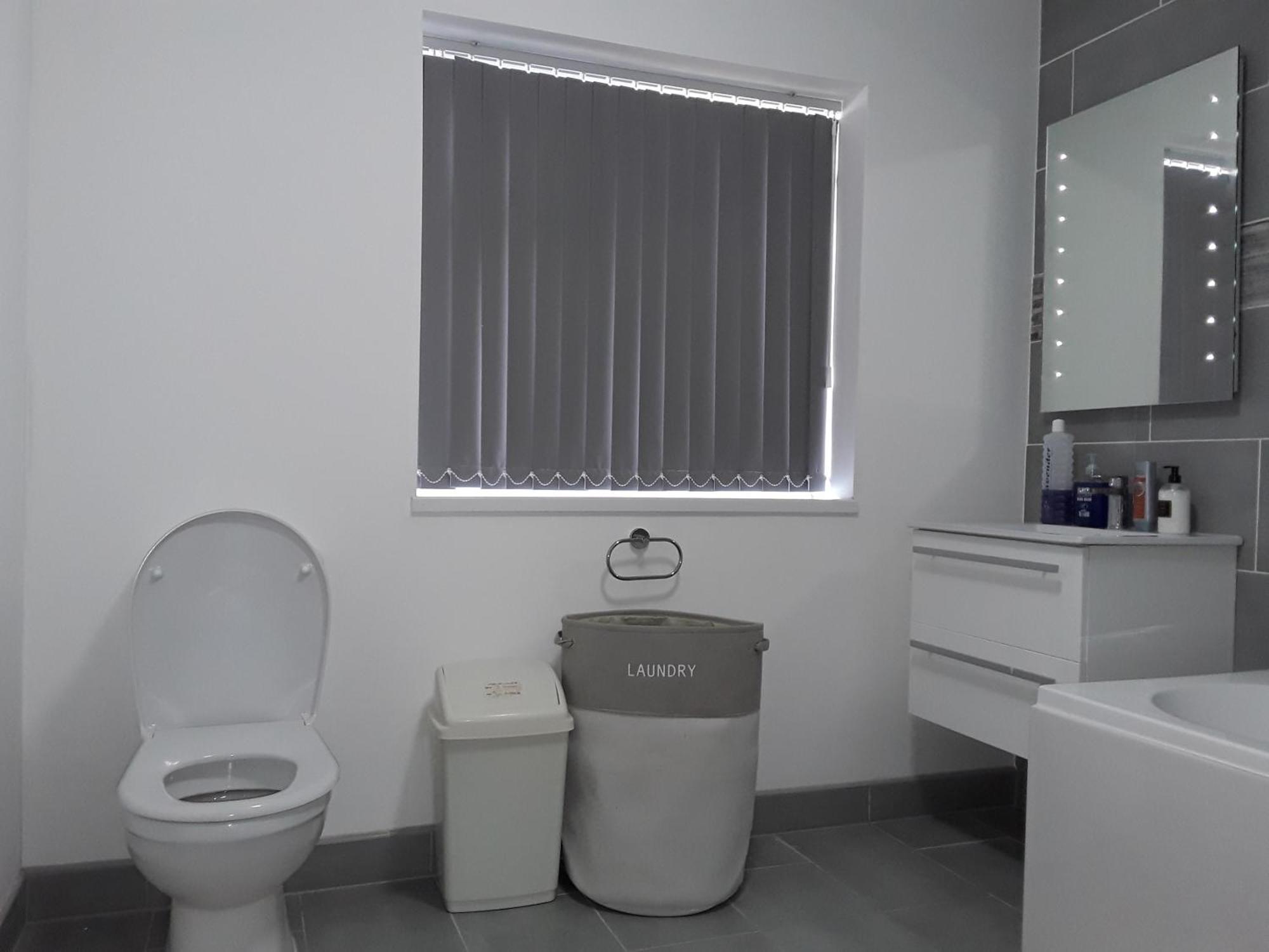 ברמינגהאם Hams Rest Place - Strictly Only One Guest Allowed In One Room A Second Accompanying Person Will Not Be Allowed Into The Property מראה חיצוני תמונה