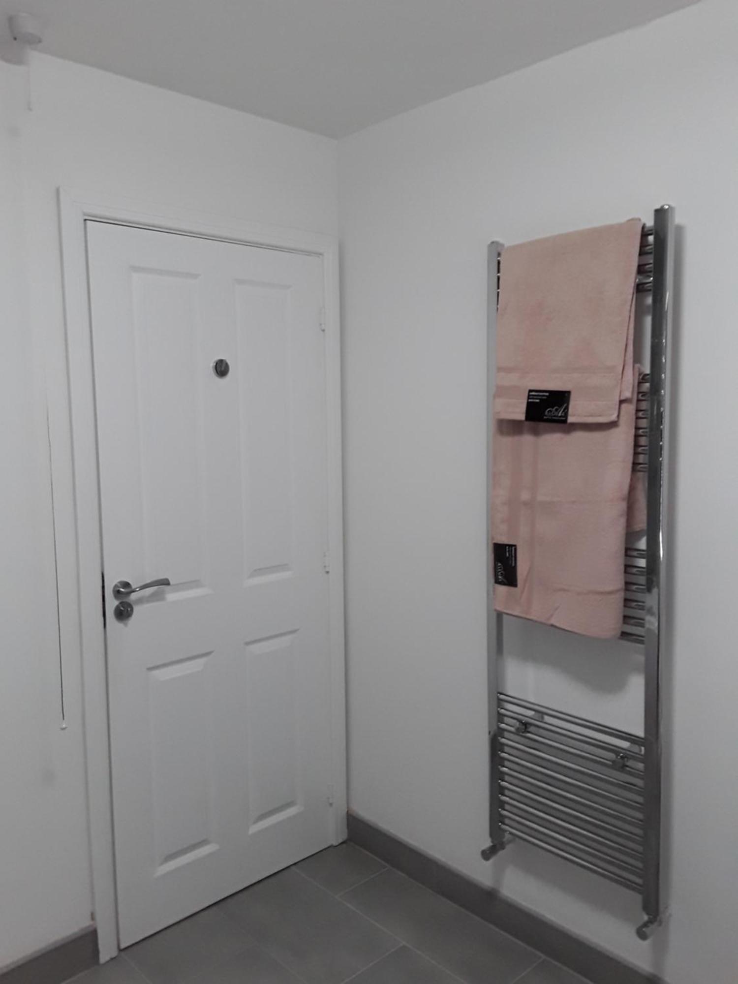 ברמינגהאם Hams Rest Place - Strictly Only One Guest Allowed In One Room A Second Accompanying Person Will Not Be Allowed Into The Property מראה חיצוני תמונה